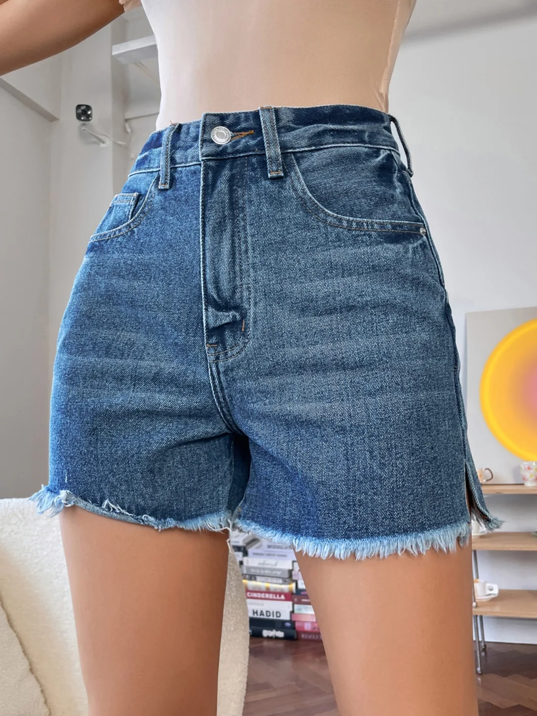 New Fashion Design Middle Blue Color with Slit on Side Bottom and Raw Edge on Hem High Wasited Women Shorts